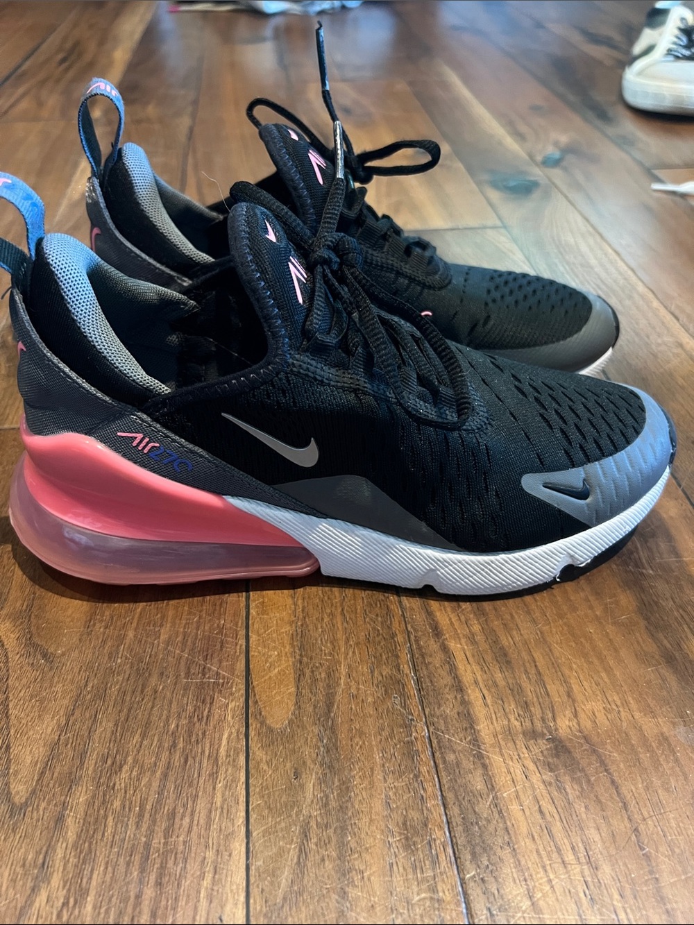 Youth girls Nike Black Pink Gray Air Max 270 Sneakers